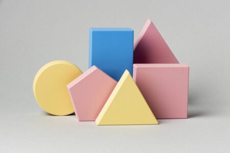 Atividades sobre Formas Geométricas: Melhores Modelos! vista frontal de figuras geometricas minimalistas scaled e1683763174267